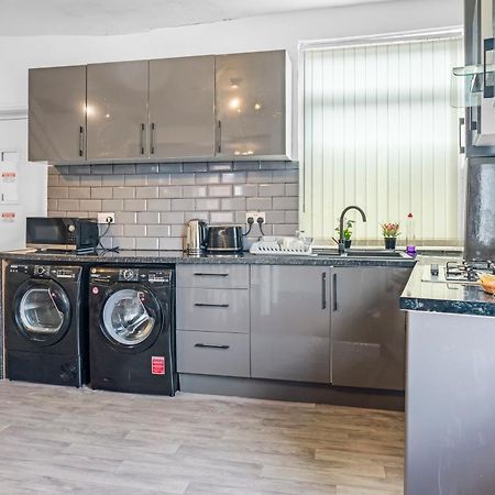 Rochdale 3 Bedroom House 2 Bath With Free Parking Sleeps 7 Dış mekan fotoğraf