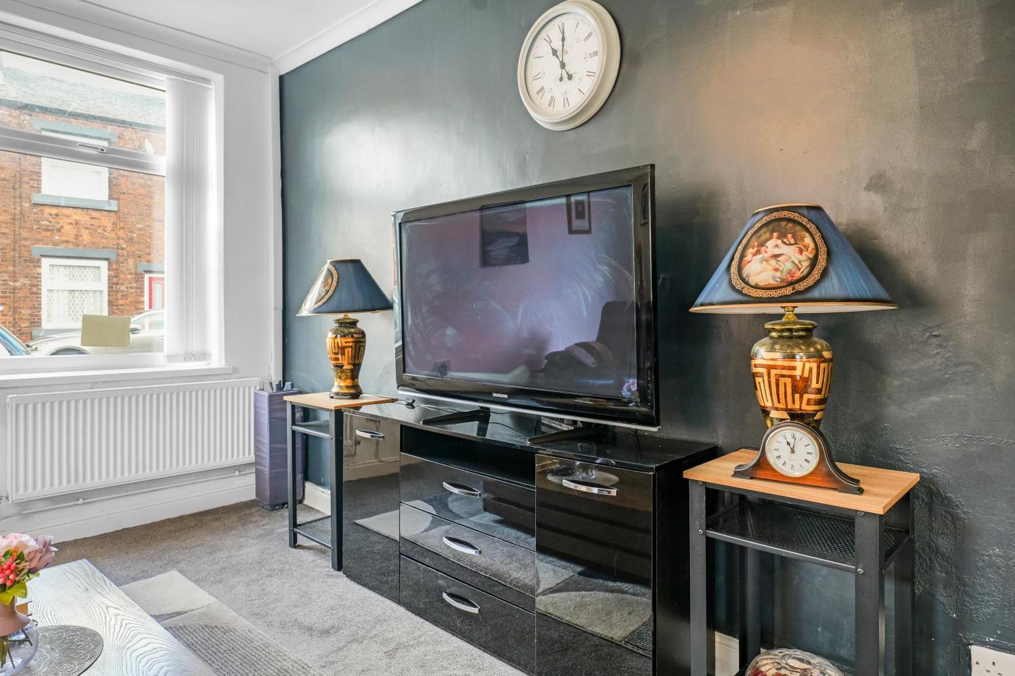 Rochdale 3 Bedroom House 2 Bath With Free Parking Sleeps 7 Dış mekan fotoğraf