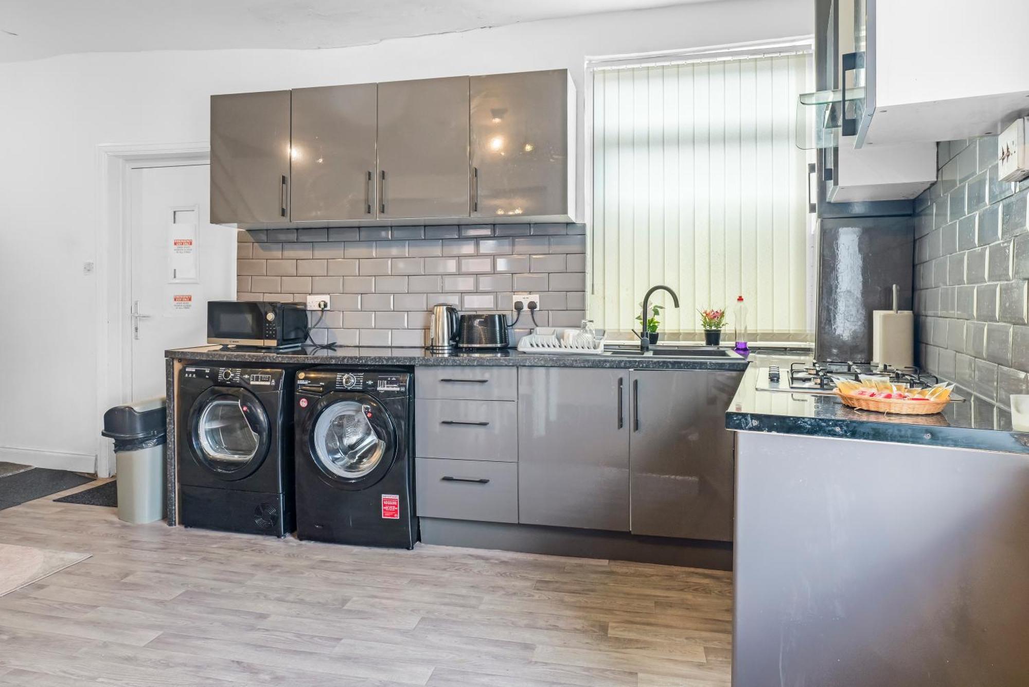 Rochdale 3 Bedroom House 2 Bath With Free Parking Sleeps 7 Dış mekan fotoğraf