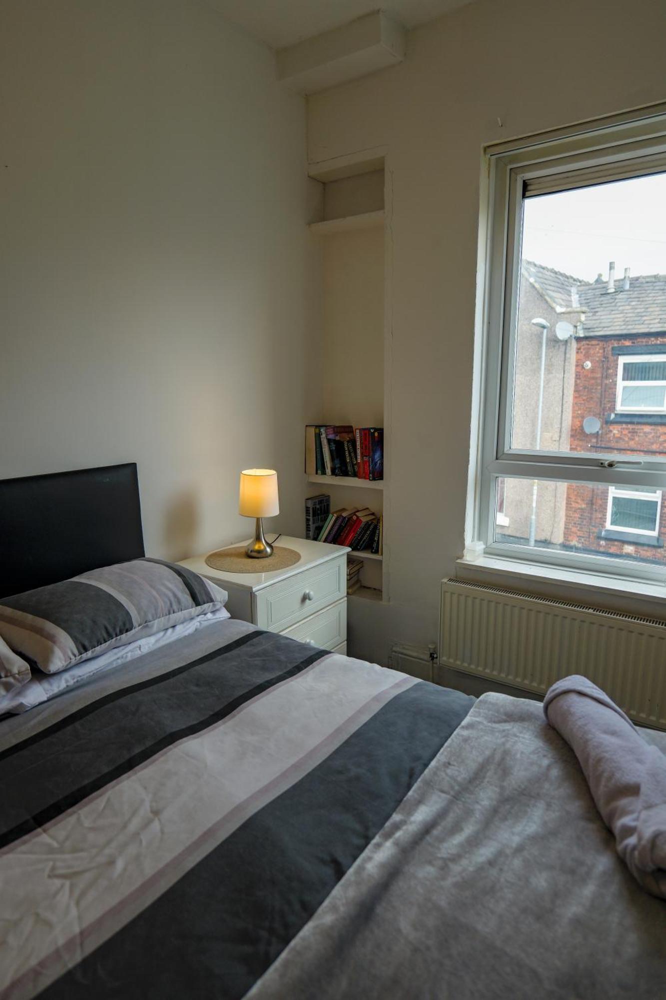 Rochdale 3 Bedroom House 2 Bath With Free Parking Sleeps 7 Dış mekan fotoğraf