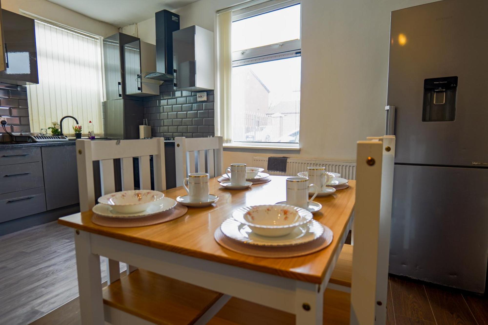 Rochdale 3 Bedroom House 2 Bath With Free Parking Sleeps 7 Dış mekan fotoğraf
