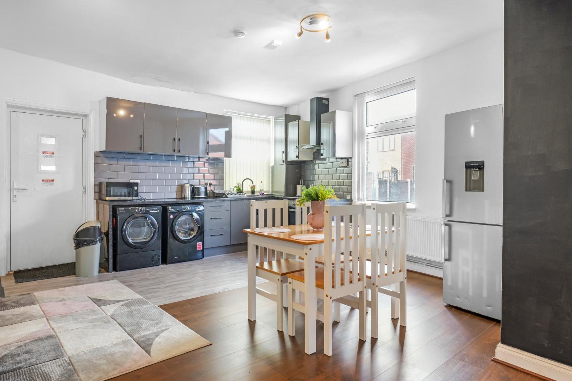 Rochdale 3 Bedroom House 2 Bath With Free Parking Sleeps 7 Dış mekan fotoğraf