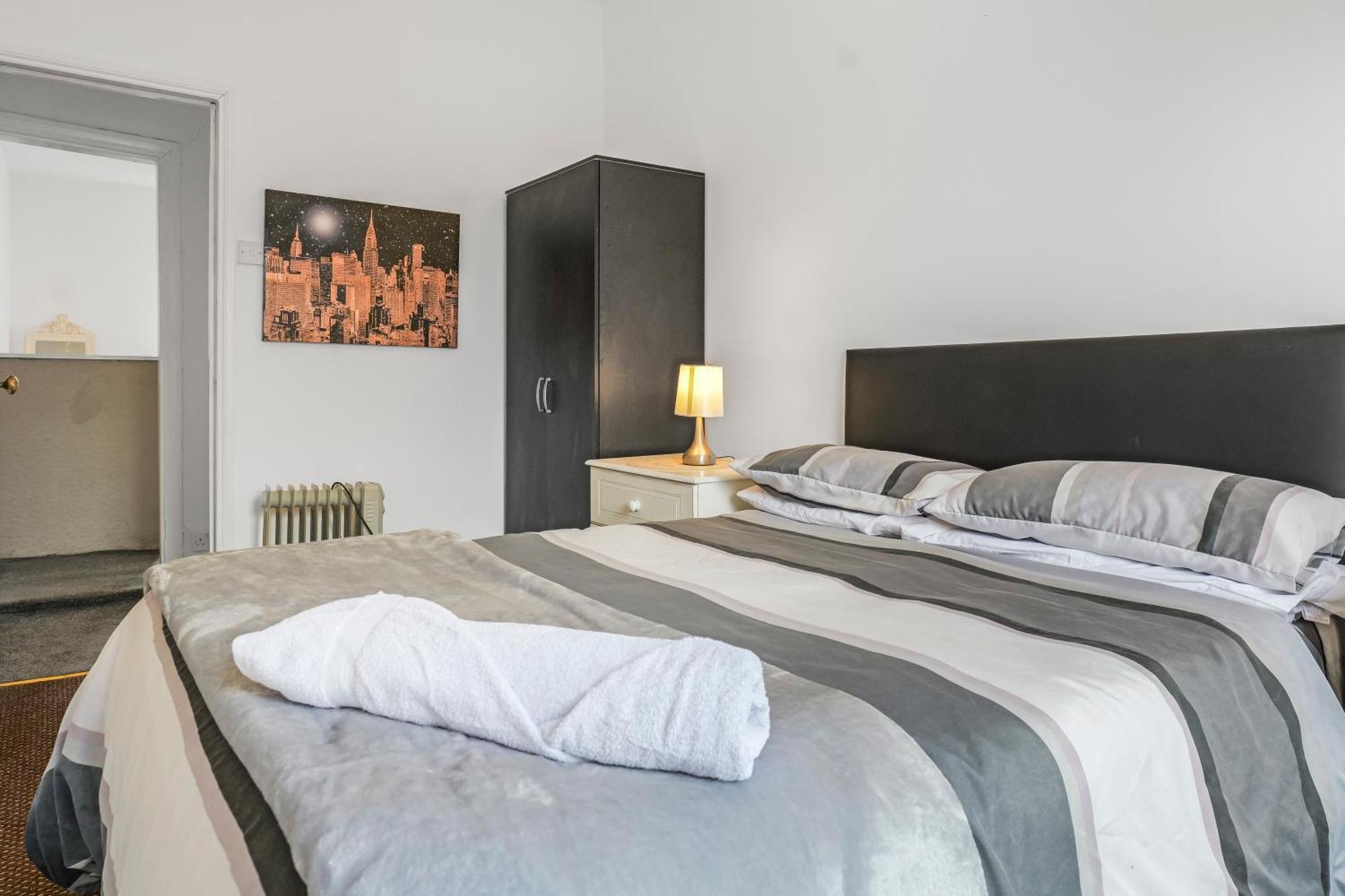 Rochdale 3 Bedroom House 2 Bath With Free Parking Sleeps 7 Dış mekan fotoğraf