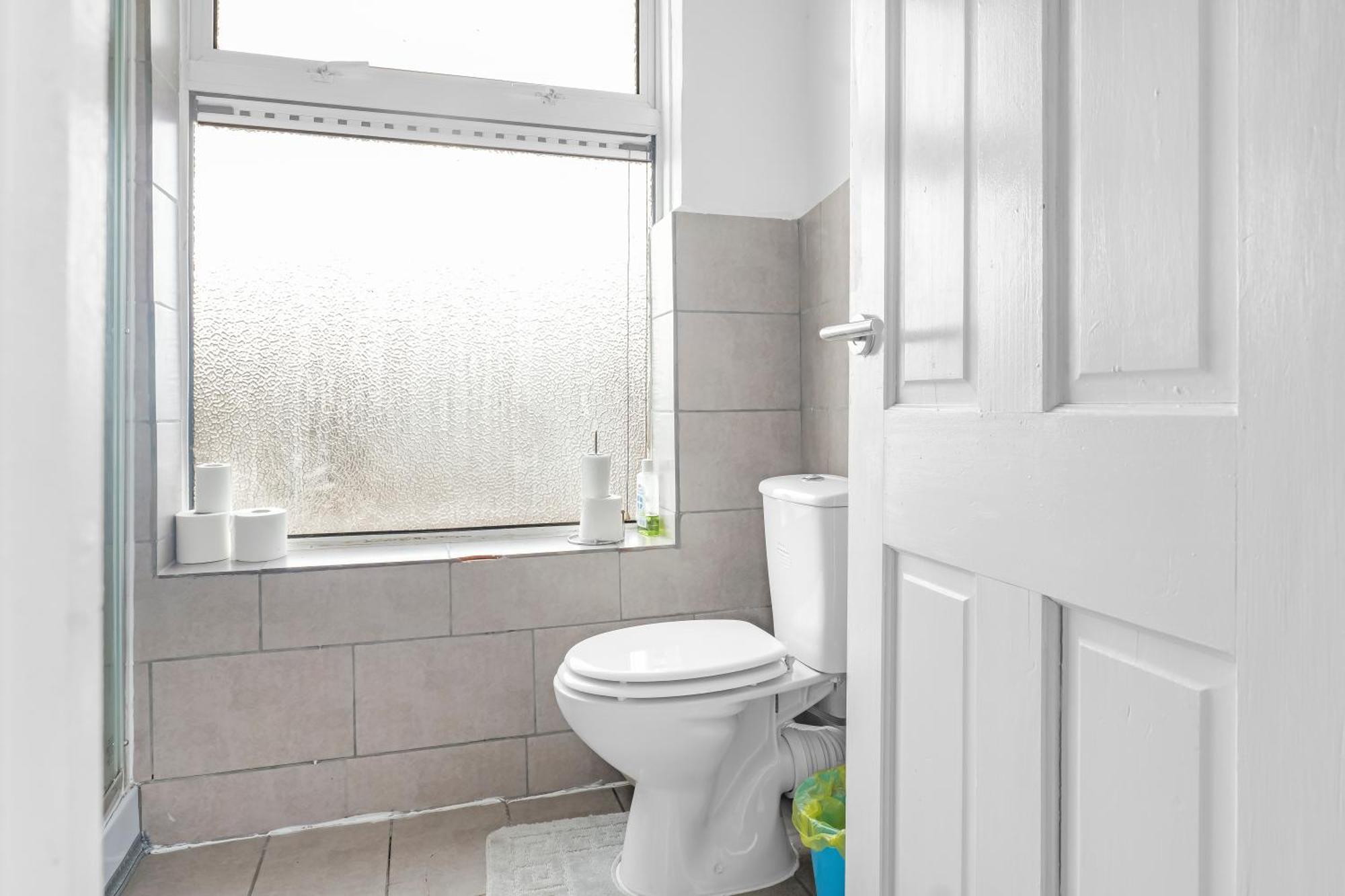 Rochdale 3 Bedroom House 2 Bath With Free Parking Sleeps 7 Dış mekan fotoğraf