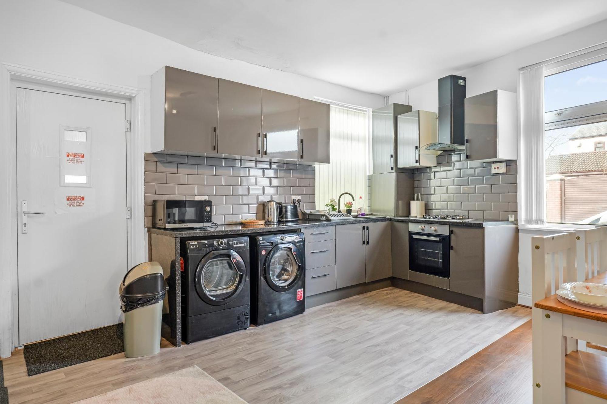 Rochdale 3 Bedroom House 2 Bath With Free Parking Sleeps 7 Dış mekan fotoğraf