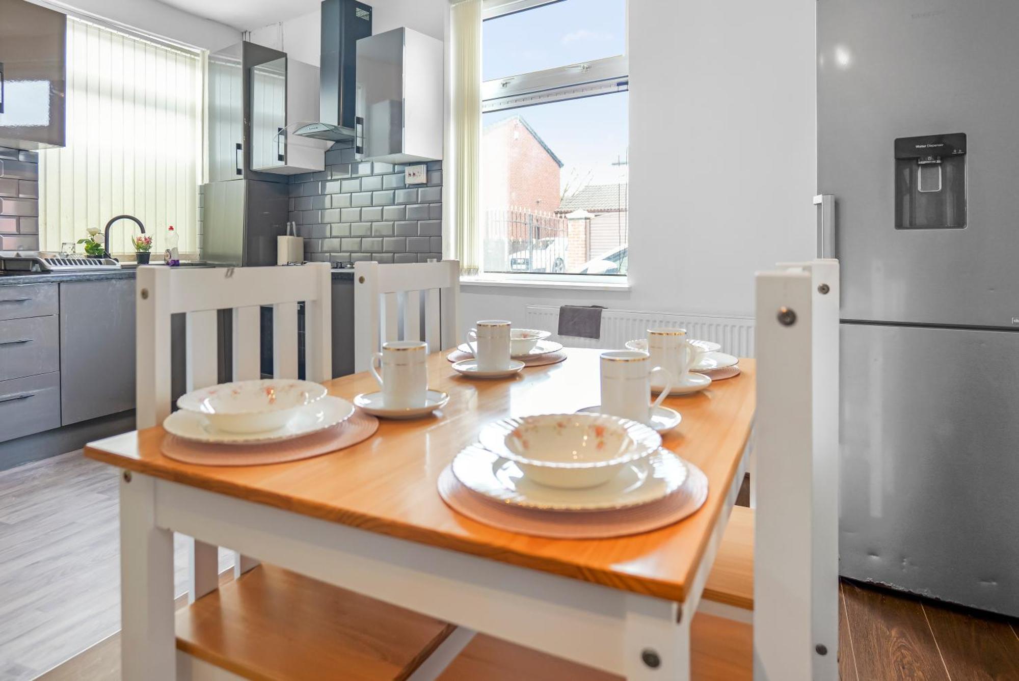 Rochdale 3 Bedroom House 2 Bath With Free Parking Sleeps 7 Dış mekan fotoğraf