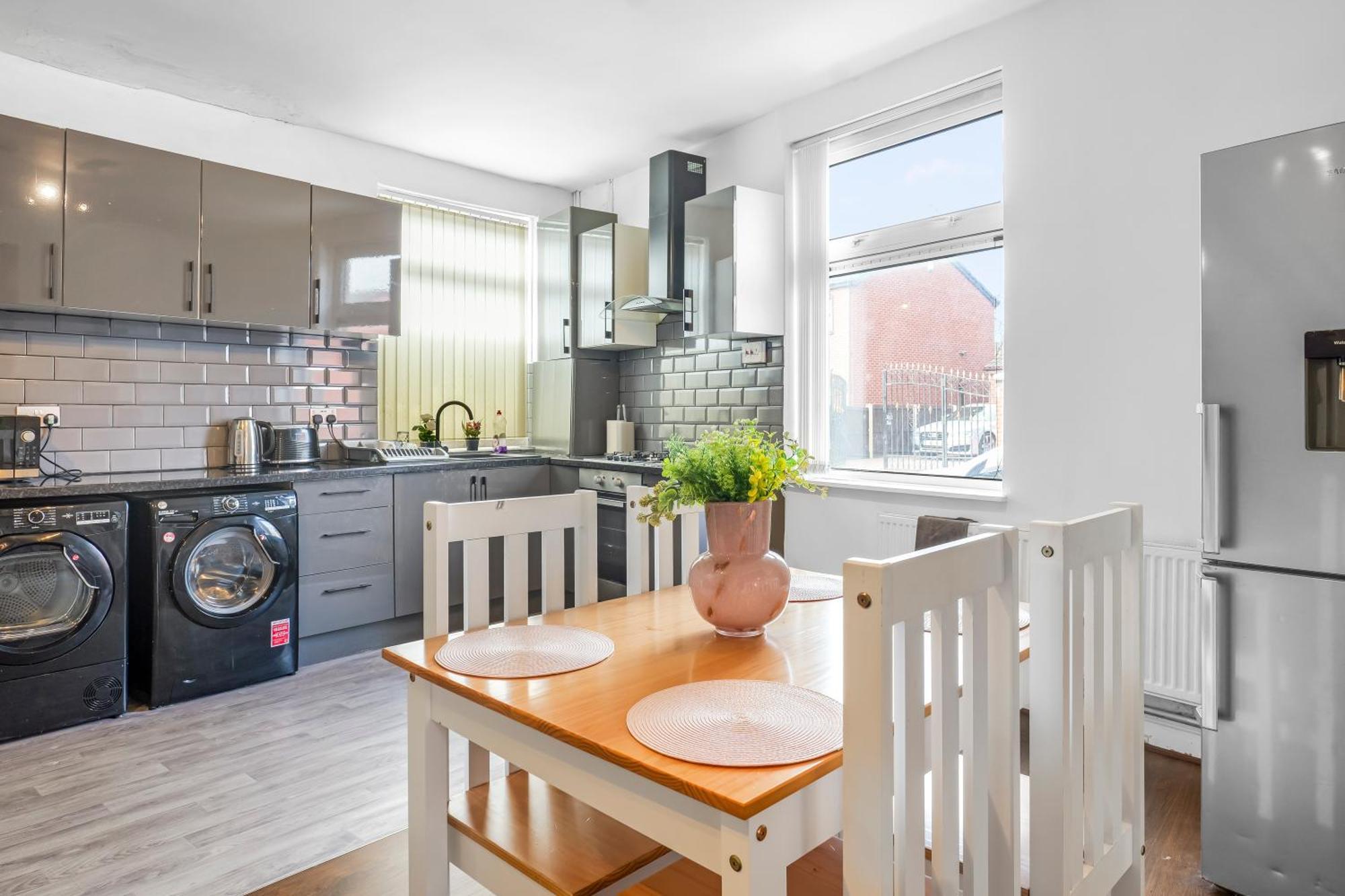 Rochdale 3 Bedroom House 2 Bath With Free Parking Sleeps 7 Dış mekan fotoğraf