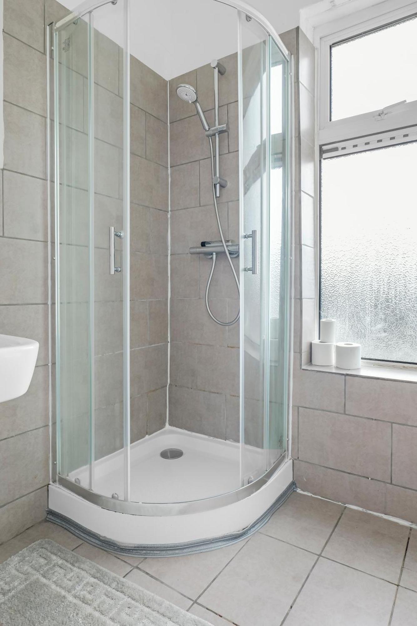 Rochdale 3 Bedroom House 2 Bath With Free Parking Sleeps 7 Dış mekan fotoğraf