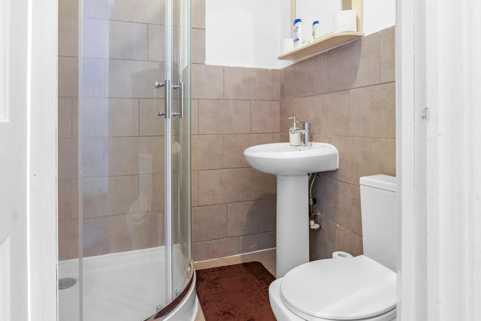 Rochdale 3 Bedroom House 2 Bath With Free Parking Sleeps 7 Dış mekan fotoğraf
